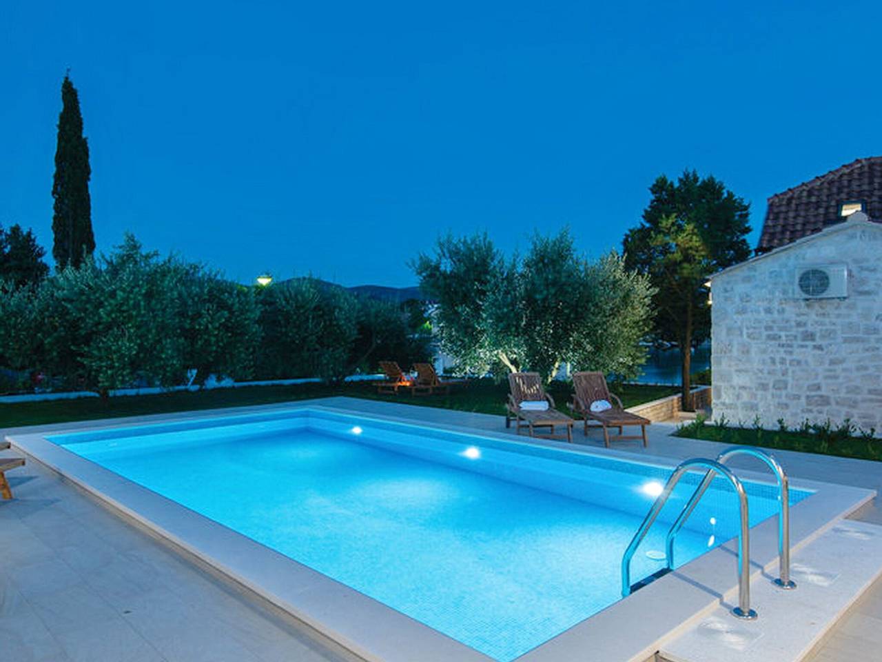 Holiday Home Lovište-Three Bedroom Holiday Home with Pool and Sea View in Żupania dubrownicko-neretwiańska