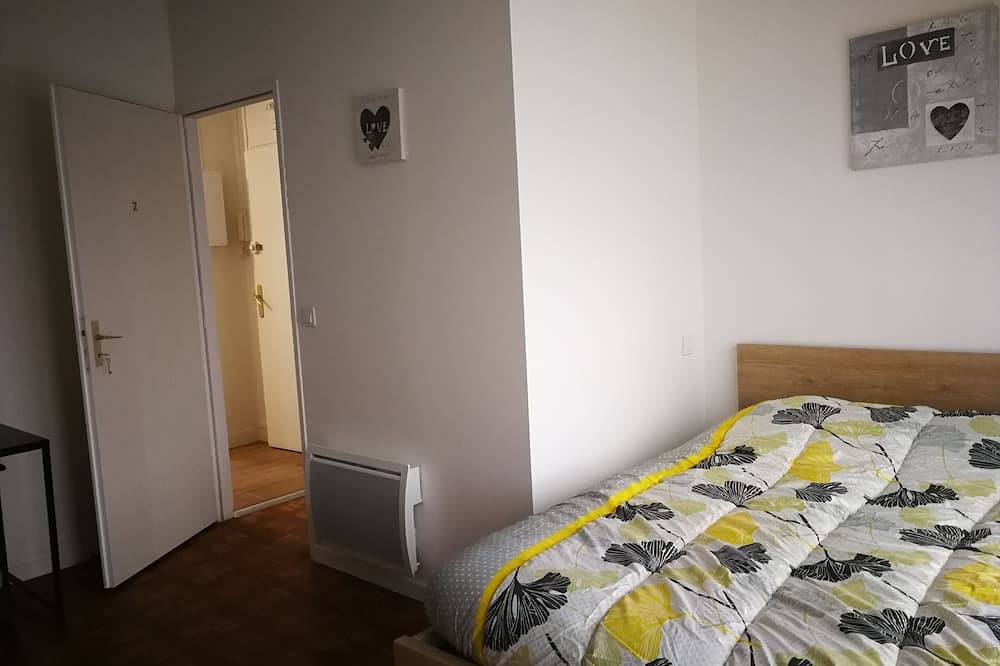 Entire apartment, Beautiful T4 Apartment - Bright with Balcony in Tarbes, Hautes-Pyrénées