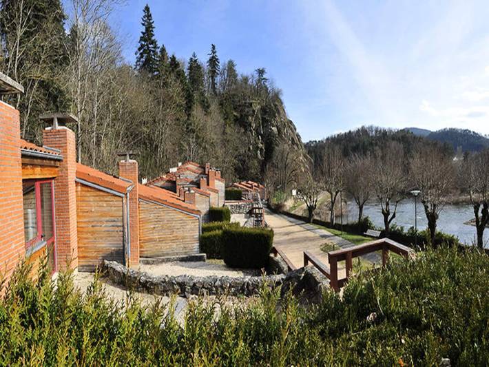 Appartement de vacances pour 6 personnes, avec terrasse et piscine, adapté aux familles en Haute-Loire - 3