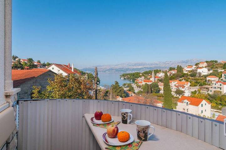 Ganze Wohnung, Schöne 1-Zimmer-Wohnung in Splitska in Supetar, Brac
