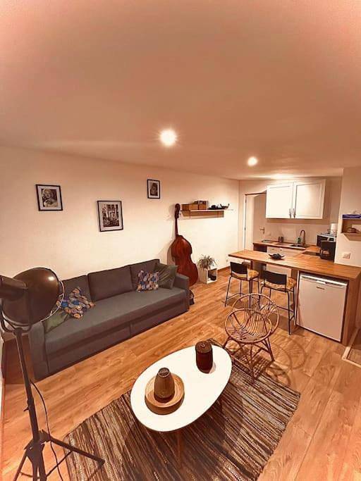 Location de vacances pour 2 personnes, avec jardin à Poses (homonymie)