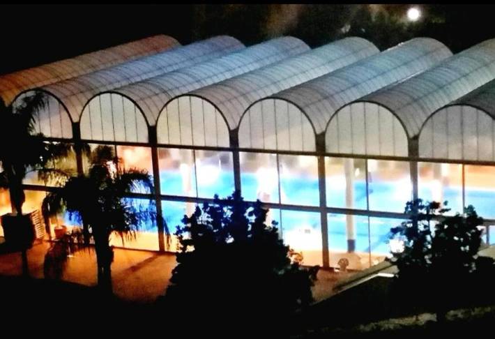 Appartement de vacances pour 5 personnes, avec vue et sauna ainsi que piscine et jardin