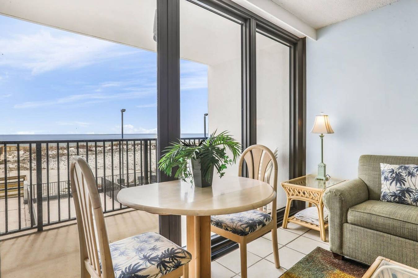 Entire apartment, Island Wind West 177 Next to Hangout pool in Gulf Shores, Mobile Bay