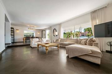 Cheap Villa for 10 People in Nueva Andalucía, Marbella, Photo 1