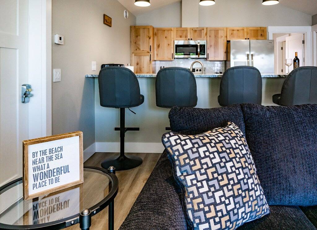 Beachfront property! 2 Bed/2 Bath and no added cleaning fees in Homer, Kenai Peninsula