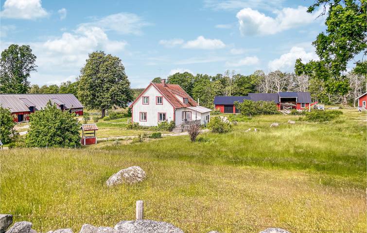 Hus för 6 Personer med trädgård in Svenska Östersjön