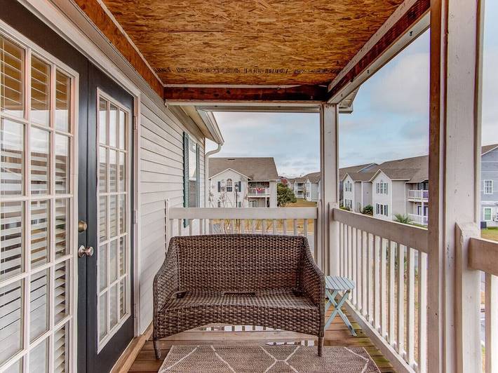 Beach rental for 4 people, with balcony and hot tub as well as pool in 