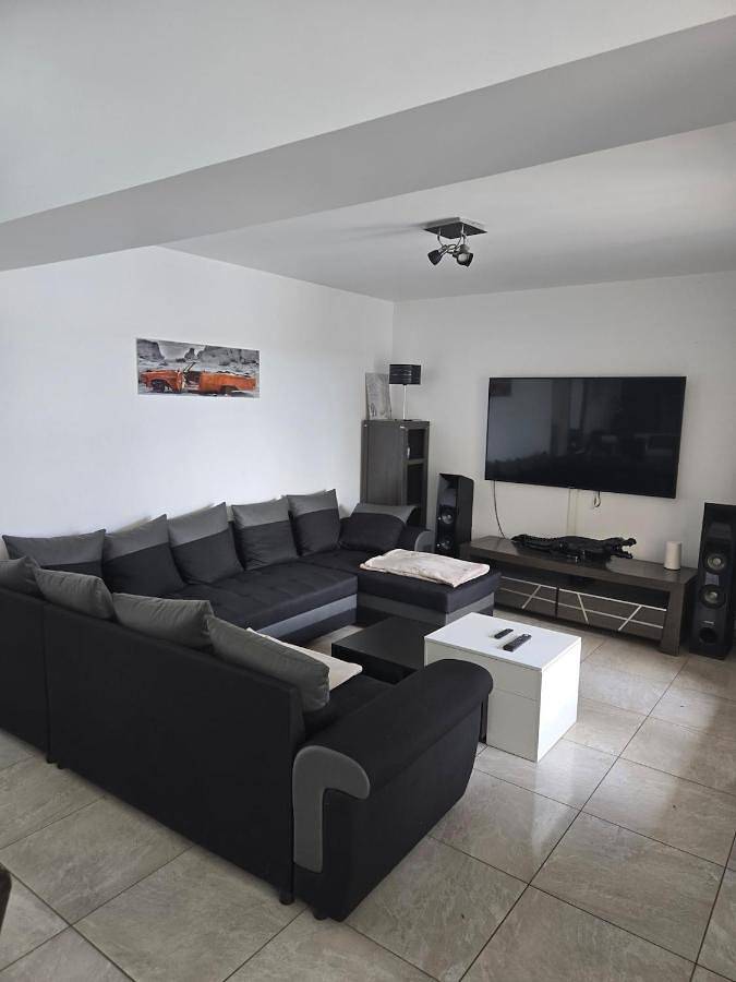Location de vacances pour 10 personnes, avec terrasse ainsi que jacuzzi et piscine à Saint-Clair-d'Arcey