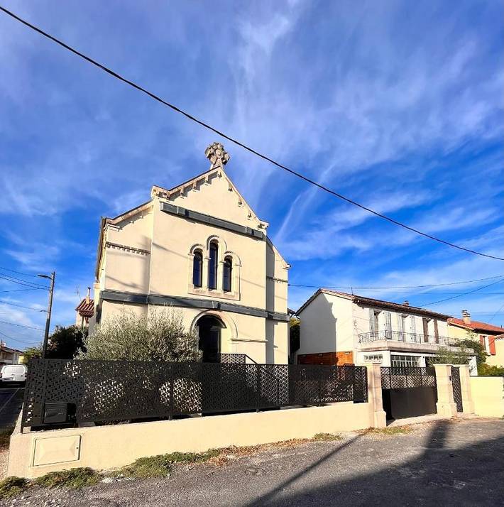 Villa pour 12 personnes, avec jacuzzi et balcon à Alès