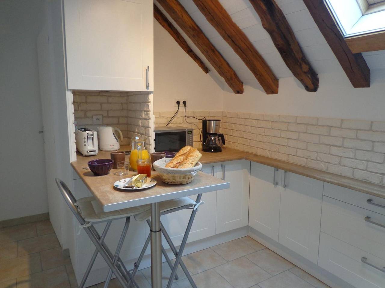 Ganze Wohnung, Apartment „Gîte De La Petite Croix Blanche“ mit Wlan in Les Riceys, Aube
