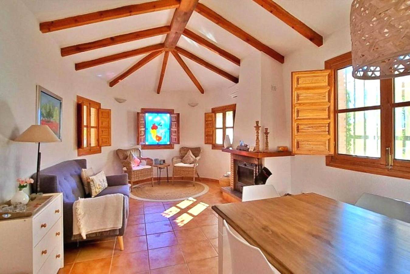 Country House 'La Perla Andaluza' with Mountain Views, Wi-Fi and Air Conditioning in Venta Baja, Alcaucín