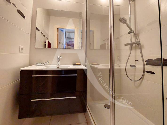 Gîte pour 4 personnes, avec terrasse dans Plage Lazaret - 3