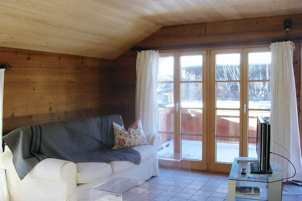 Zirbenholz Ferienhaus mit Sauna, großer Terrasse und eingezäuntem Garten in Aschau im Chiemgau, Bayerische Alpen