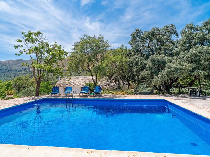 Casa rural para 15 personas, con piscina y jardín, Se admiten mascotas en Parque Natural Sierras Subbéticas - 3