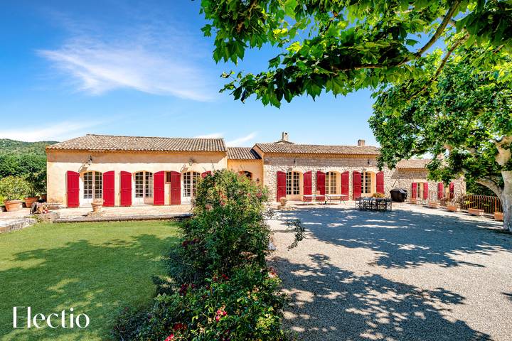 Location de vacances pour 10 personnes, avec Balcon et Terrasse ainsi que Jardin et Piscine à Le Puy-Sainte-Réparade