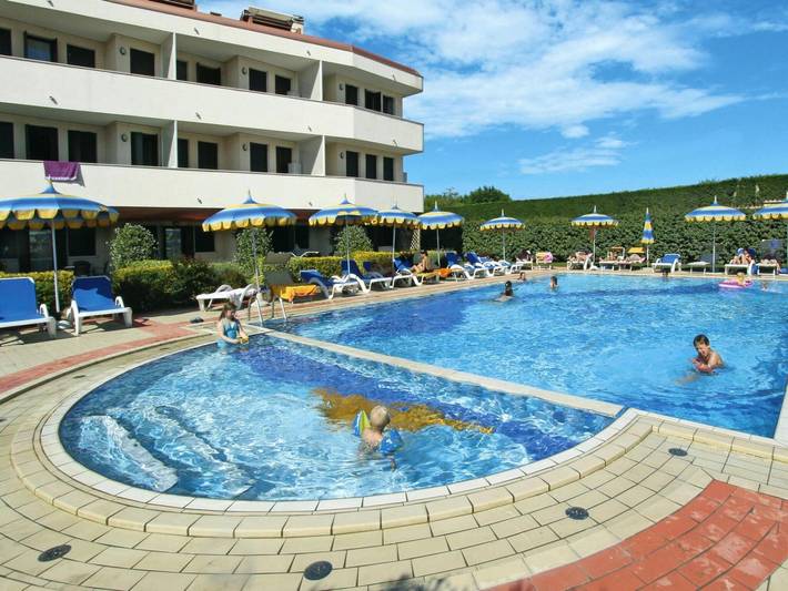 Ferienwohnung für 3 Personen, mit Balkon und Kinderpool sowie Pool in Lido di Jesolo - 2