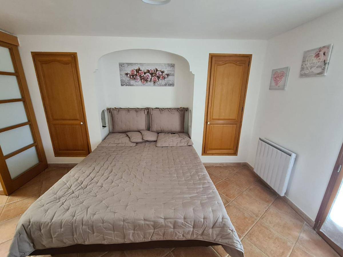 Appartement entier, Studio Romance in Carnoules, Côte méditerranéenne (France)