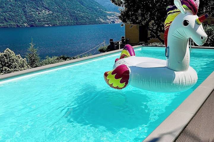 Ferienhaus für 3 Personen, mit Garten und Pool sowie Terrasse