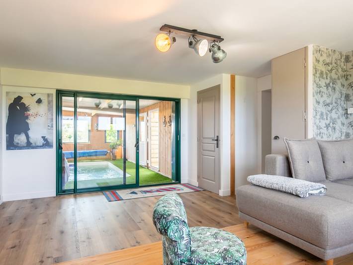 Location de vacances pour 6 personnes, avec jardin ainsi que terrasse et piscine à Guimaëc