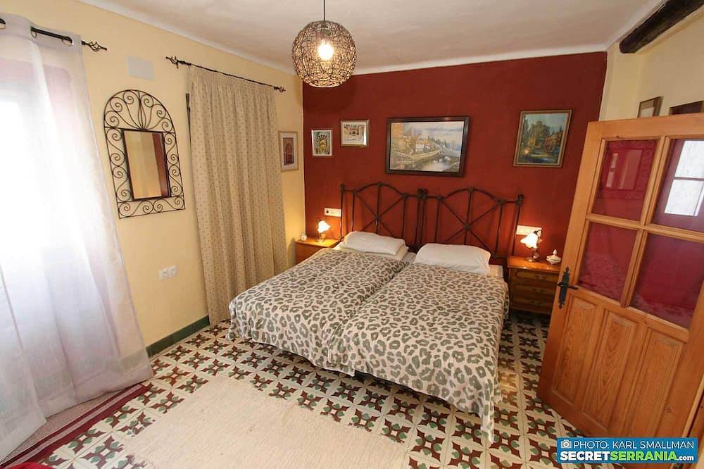 Immaculate House in Montejaque Sleeps 6 in Benaoján, Provincia de Málaga