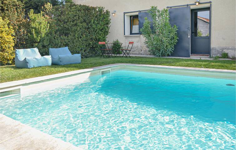 Location de vacances pour 2 personnes, avec terrasse ainsi que jardin et piscine à Pernes-les-Fontaines - 3