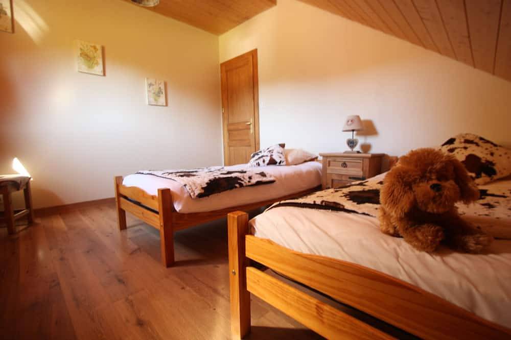 Chalet 'Le Maïdo', Gérardmer, 100 m vom See, 3 *, komfortabel, ruhig mit Land in Gérardmer, Regionaler Naturpark Belchen der Vogesen