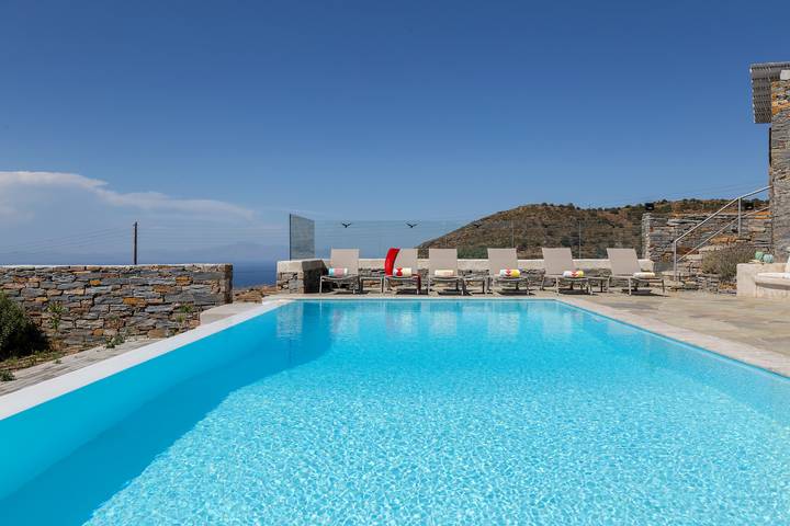 Villa pour 34 personnes, avec terrasse et piscine dans Kea