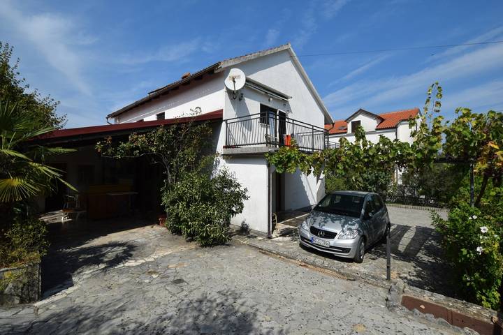 Appartement entier, Garçonniere avec la terrasse Vantacici, Krk As-20416-a in Vantačići, Krk