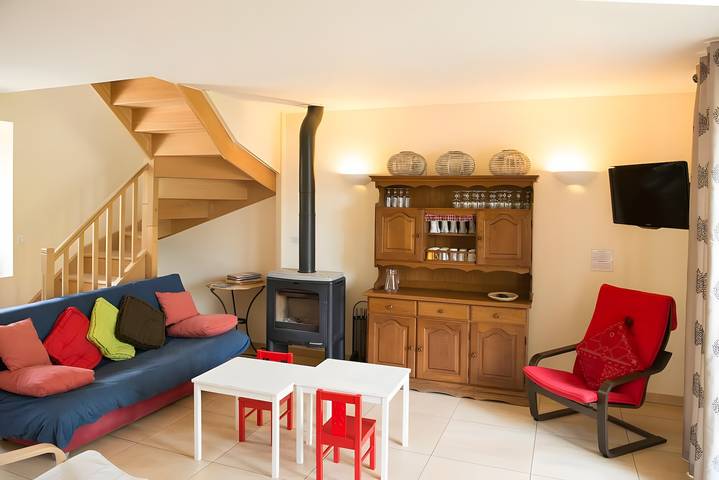 Gîte Au Bonheur Des Retrouvailles : piscine privée, terrasse, Wi-Fi, 12-15 pers. in Denonville, Région de Chartres