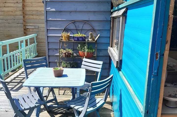 Gîte pour 3 personnes, avec jardin à Attin