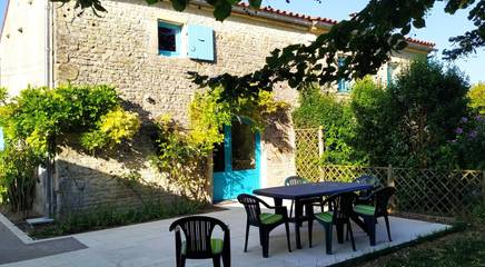 Gîte pour 5 personnes, avec piscine ainsi que terrasse et jardin en Charente-Maritime
