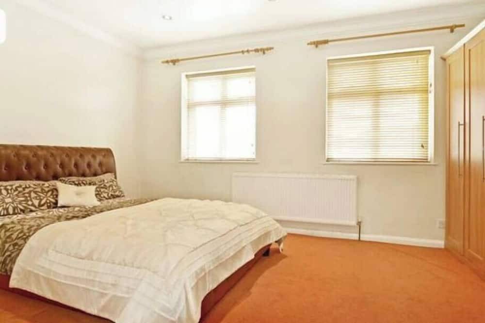 Beautiful 6 Bedroom with spacious Lounge in Bexley, Londres