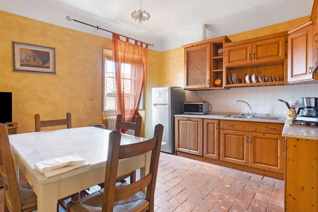 Ganze Wohnung, Ferienwohnung 'Il Marchese' mit Gemeinschaftspool und Gemeinschaftsgarten in Massarosa, Italienische Riviera