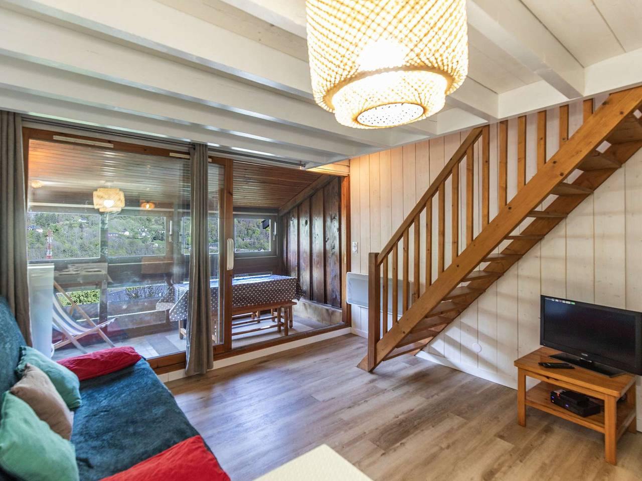 Entire apartment, Renovated T2 with terrace, private parking, bike storage in Cauterets in Cauterets, Pyrenees National Park