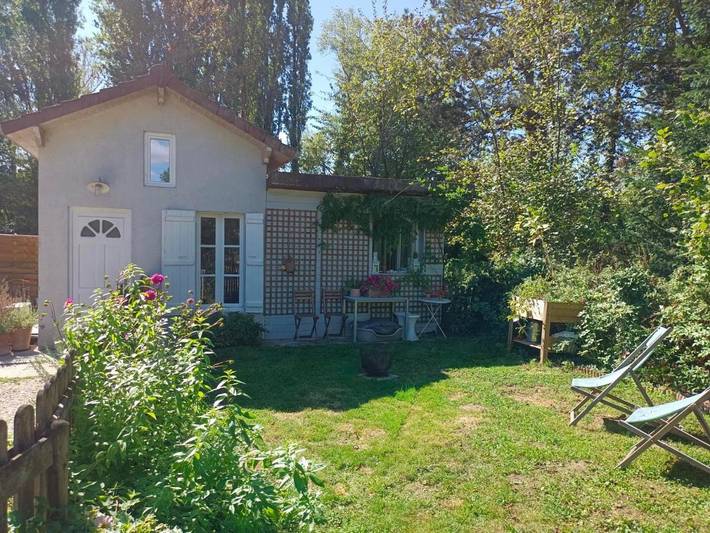 Location de vacances pour 2 personnes, avec Jardin à Méré