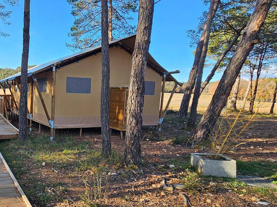 Camping Verdon les Grands Domaines - Tienda de lona y madera 4 personas - Tienda Lodge - 35 m² - 2 habitaciones - Pmr in Saint-Laurent-du-Verdon, Parc naturel régional du Verdon