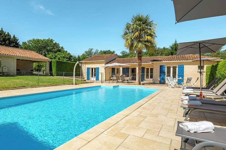 Location de vacances pour 8 personnes, avec Terrasse et Jardin à Anglars-Nozac