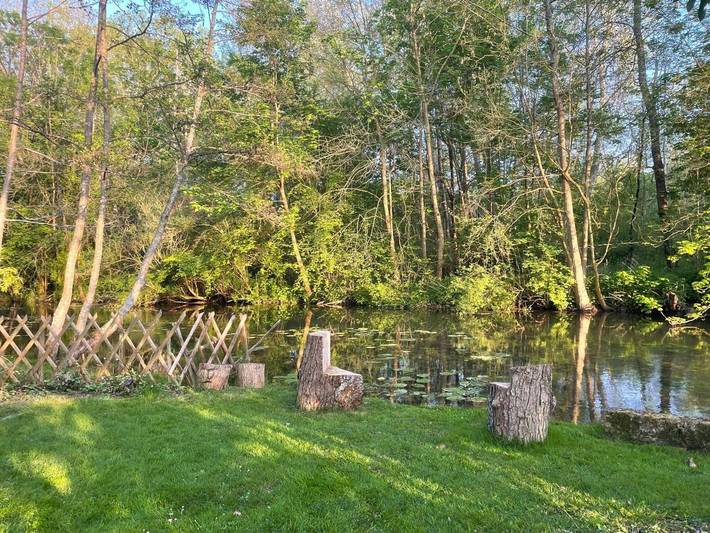 Location de vacances pour 8 personnes, avec jardin ainsi que piscine et sauna à Aulnay-la-Rivière - 4