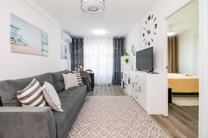 Gîte pour 4 personnes, avec piscine ainsi que jardin et vue dans Playa Flamenca - 3