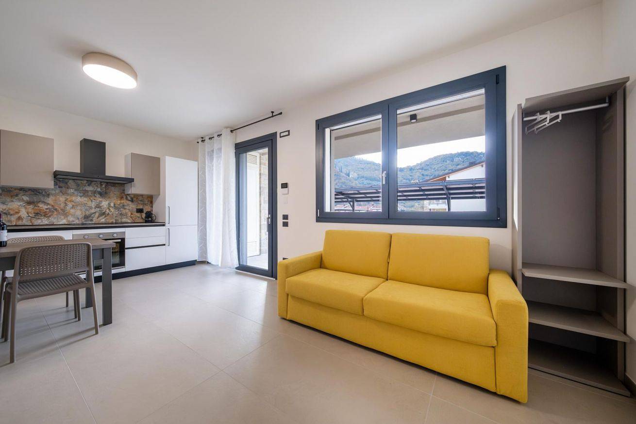 Ganze Wohnung, Apartmentsgarda - I Fiori D'Ulivo B - Oleandro in Garda, Gardasee-Berge