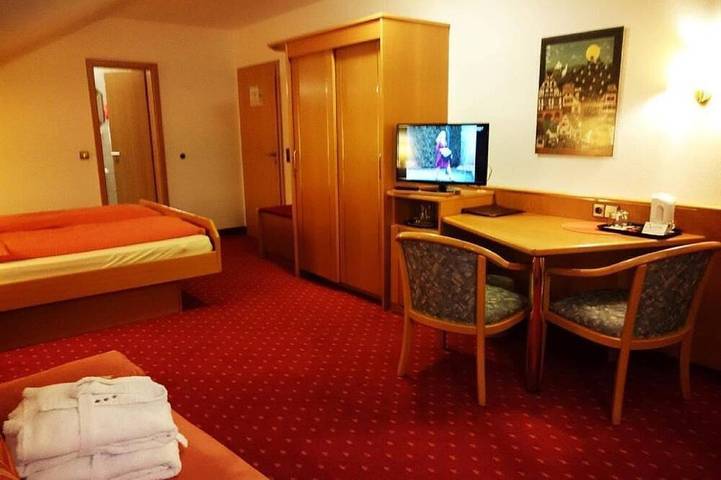 Doppelzimmer - Hotel-Restaurant-Café Goldbächel in Wachenheim, Pfälzer Rheinebene