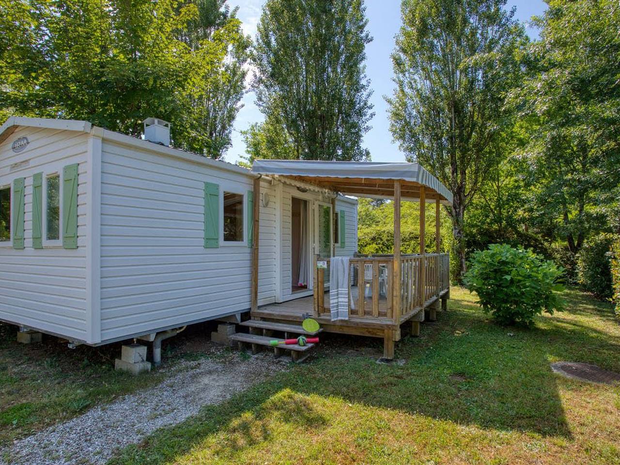 Mobil-home 26m² avec terrasse - 6 personnes in Groléjac, Quercy