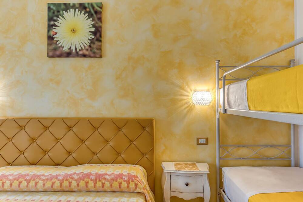 Bed and Breakfast 'Tallyho Calendula' with Shared Terrace, Wi-Fi and Air Conditioning in Salve, Gulf of Taranto