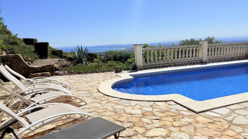 Villa pour 6 personnes, avec terrasse et jardin, animaux acceptés à Roses - 3