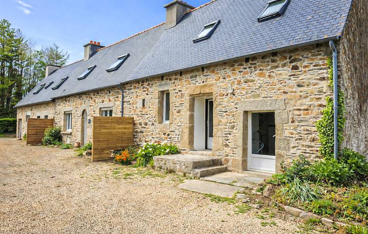 Appartement confortable avec jardin et parking, à 1 km de la plage de Grève Sainte-Anne in Rospez, Région de Lannion