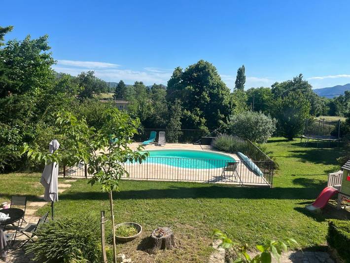Maison d’hôte pour 4 personnes, avec Jacuzzi et Terrasse ainsi que Jardin et Piscine