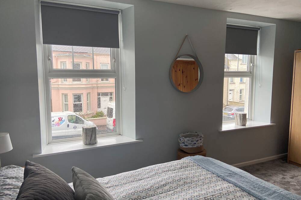 Stunning Blue Coastal House\nideal base ➡️Giant’s Causeway, Golf & Game of Thrones in Portstewart, Grafschaft Londonderry