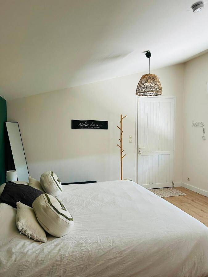 Gîte pour 2 personnes, avec Balcon et Jacuzzi ainsi que Terrasse et Jardin dans Le Mayet-de-Montagne - 3
