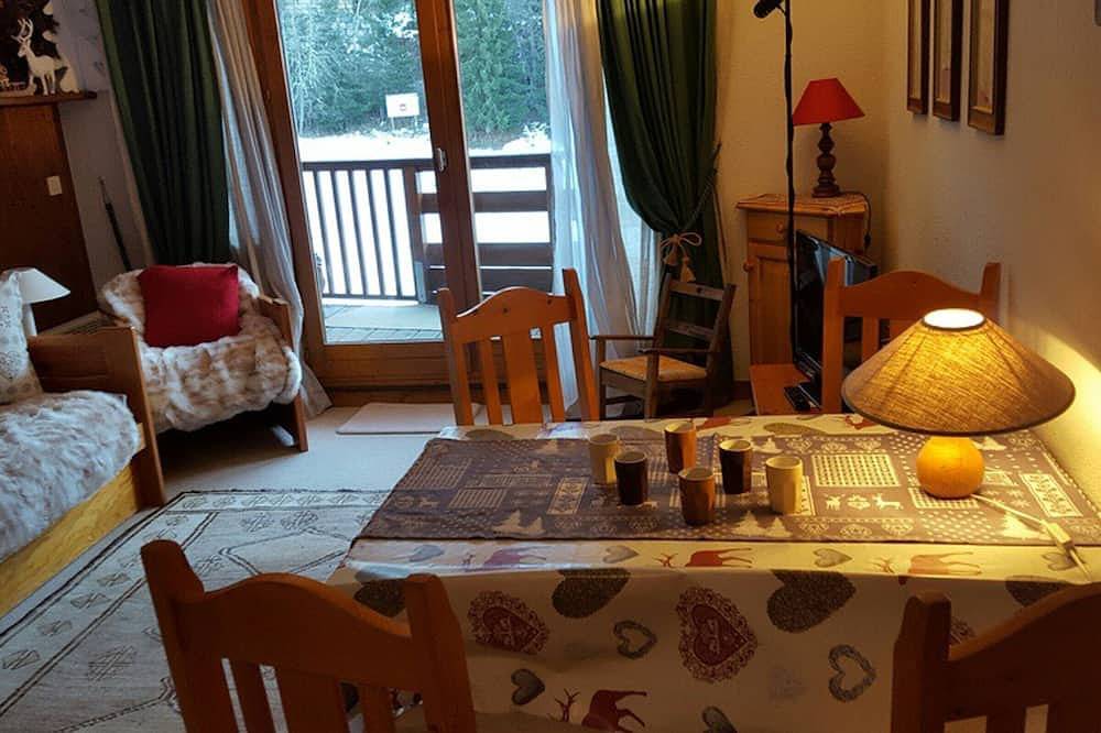 Apartamento entero, Estudio a pie de pistas, orientación sur, en pleno centro de La Tania in La Tania, La Perrière