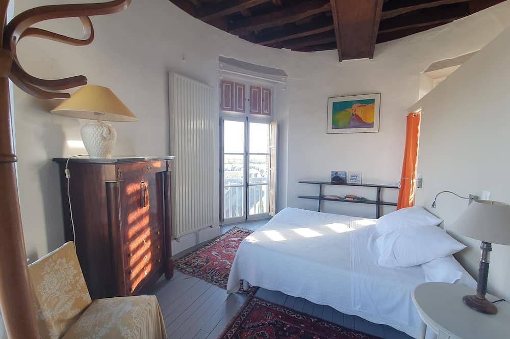 Entire apartment, Tour-Moulin in Bouchemaine, Angers region